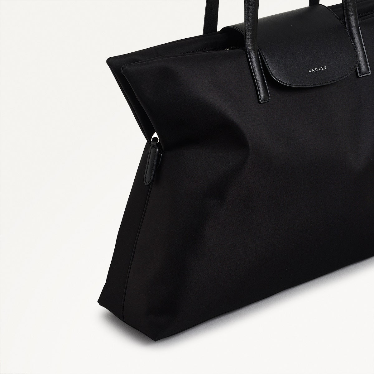 Pocket Essentials Medium Ziptop Tote Black - 110821