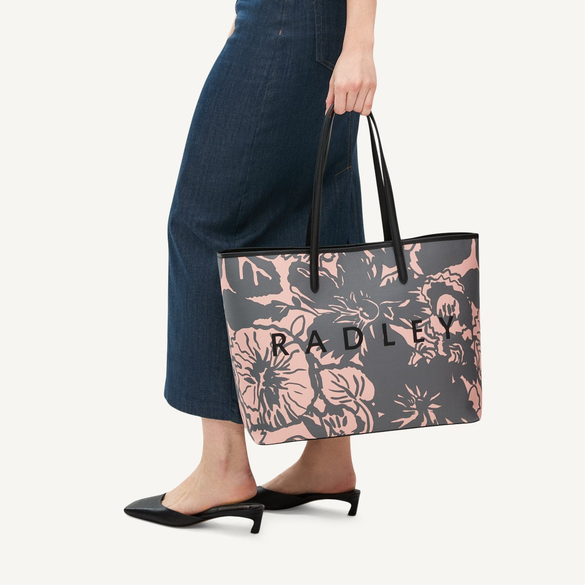 Southwell Gardens - Floral Fabric Medium Ziptop Grab in Black - 110856