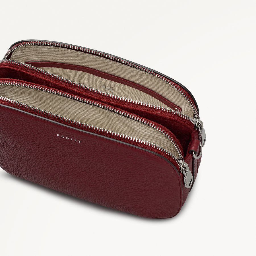 Dukes Place Leather Medium Ziptop Cross Body Bag in Carmine - 112232