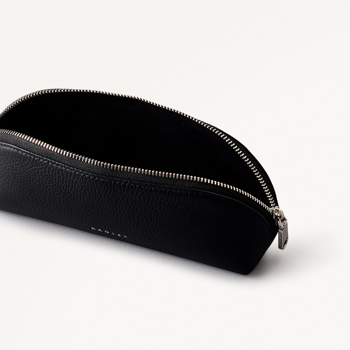 Commute Street Leather Medium Ziptop Pencil Case in Black - S1986001