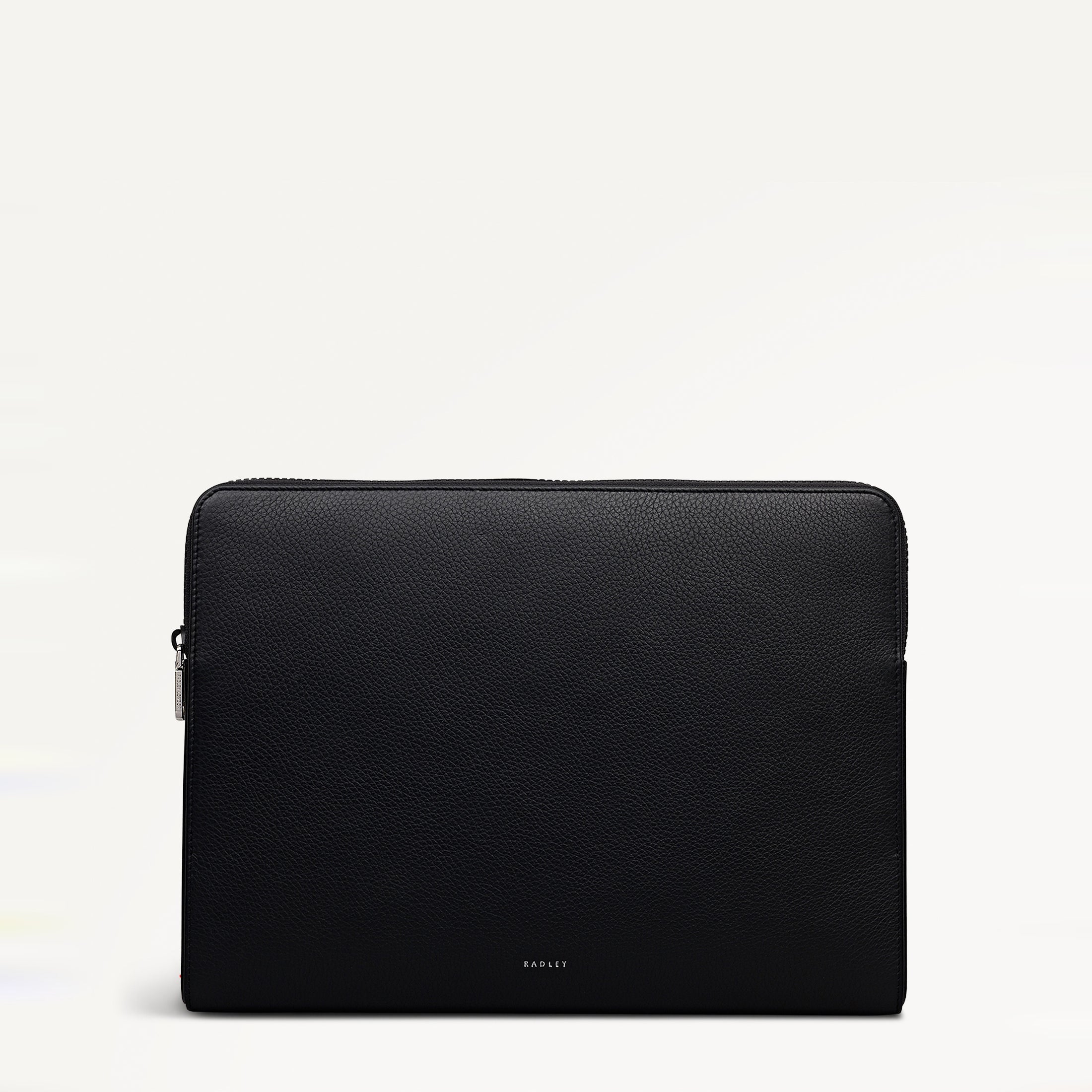 Commute Street Leather Medium Laptop Pouch in Black - S1990001