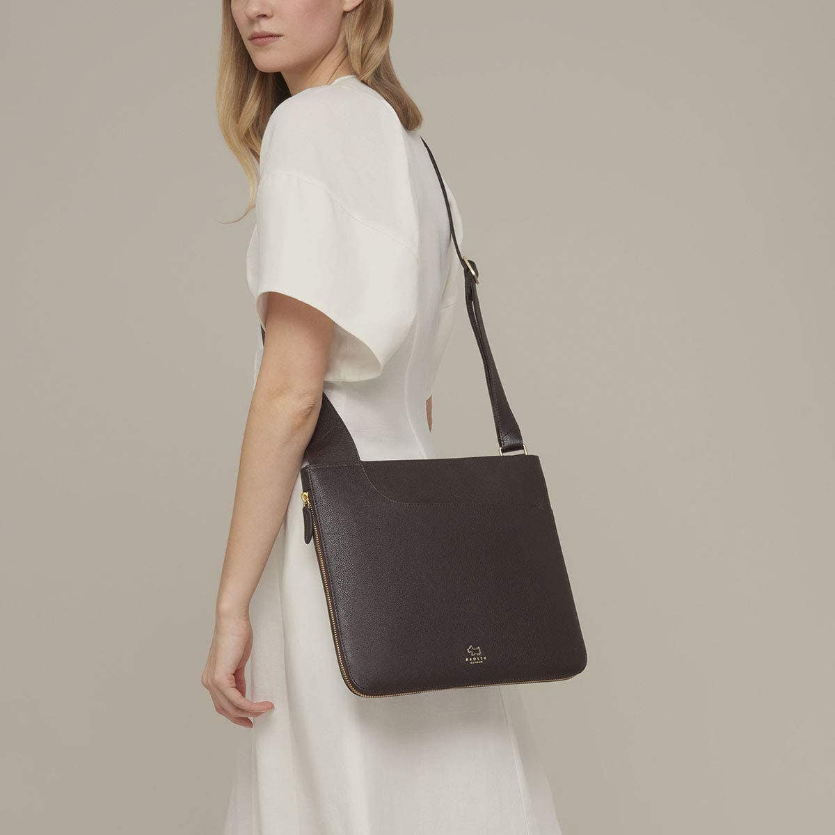 Pockets Leather Large Zip Around Crossbody Bag in Black - 10238