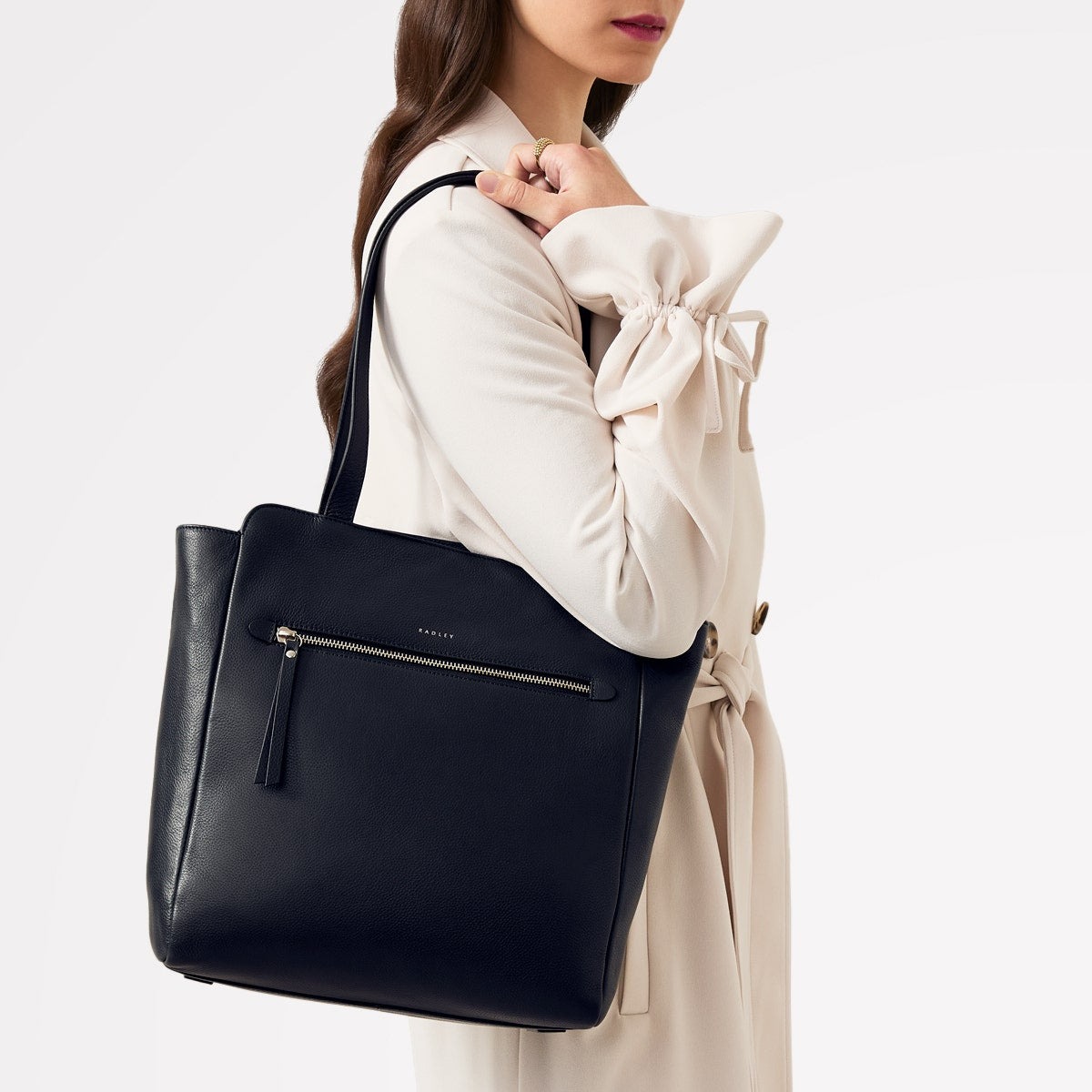 Gordon Road Leather Medium Ziptop Tote Bag in Ink - 110054