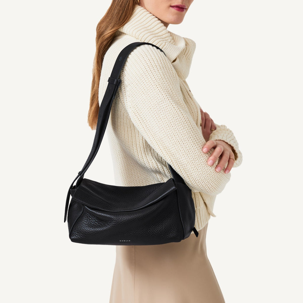 De Beauvoir Leather Medium Ziptop Grab Bag in Black - 110171
