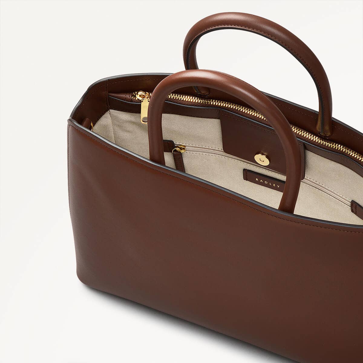Bow Street Leather Medium Ziptop Grab Bag in Walnut - 110194