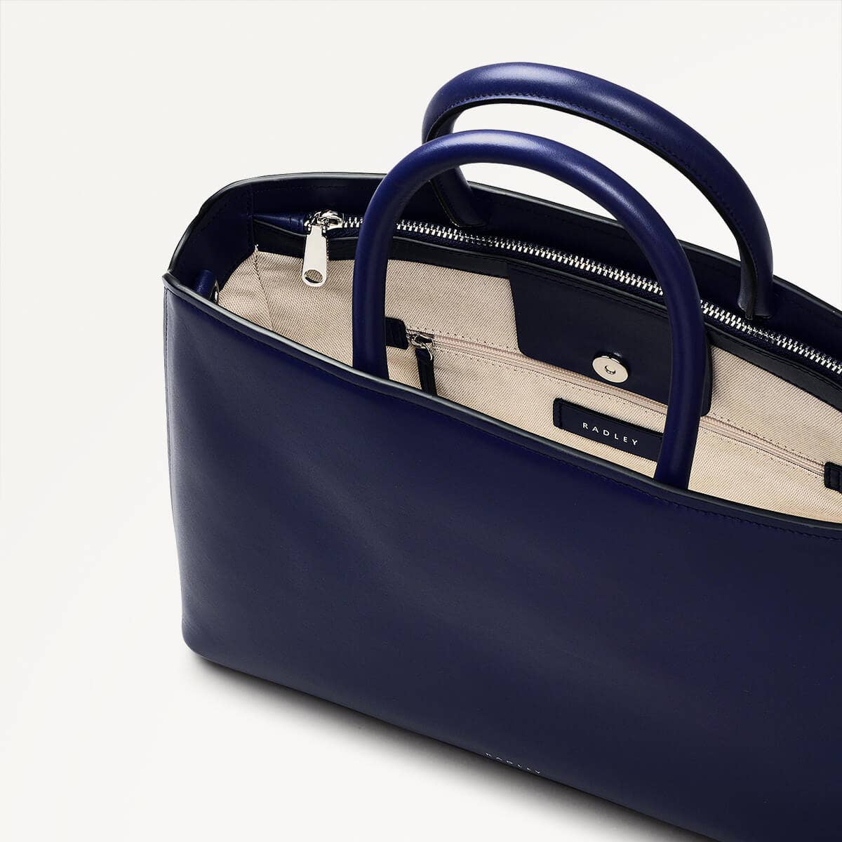 Bow Street Leather Medium Ziptop Grab Bag in Evenfall - 110195
