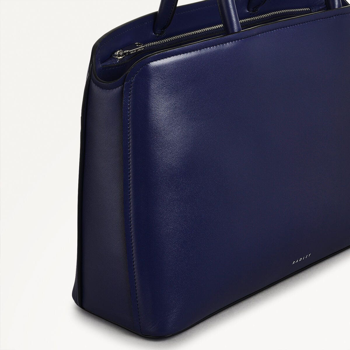 Bow Street Leather Medium Ziptop Grab Bag in Evenfall - 110195