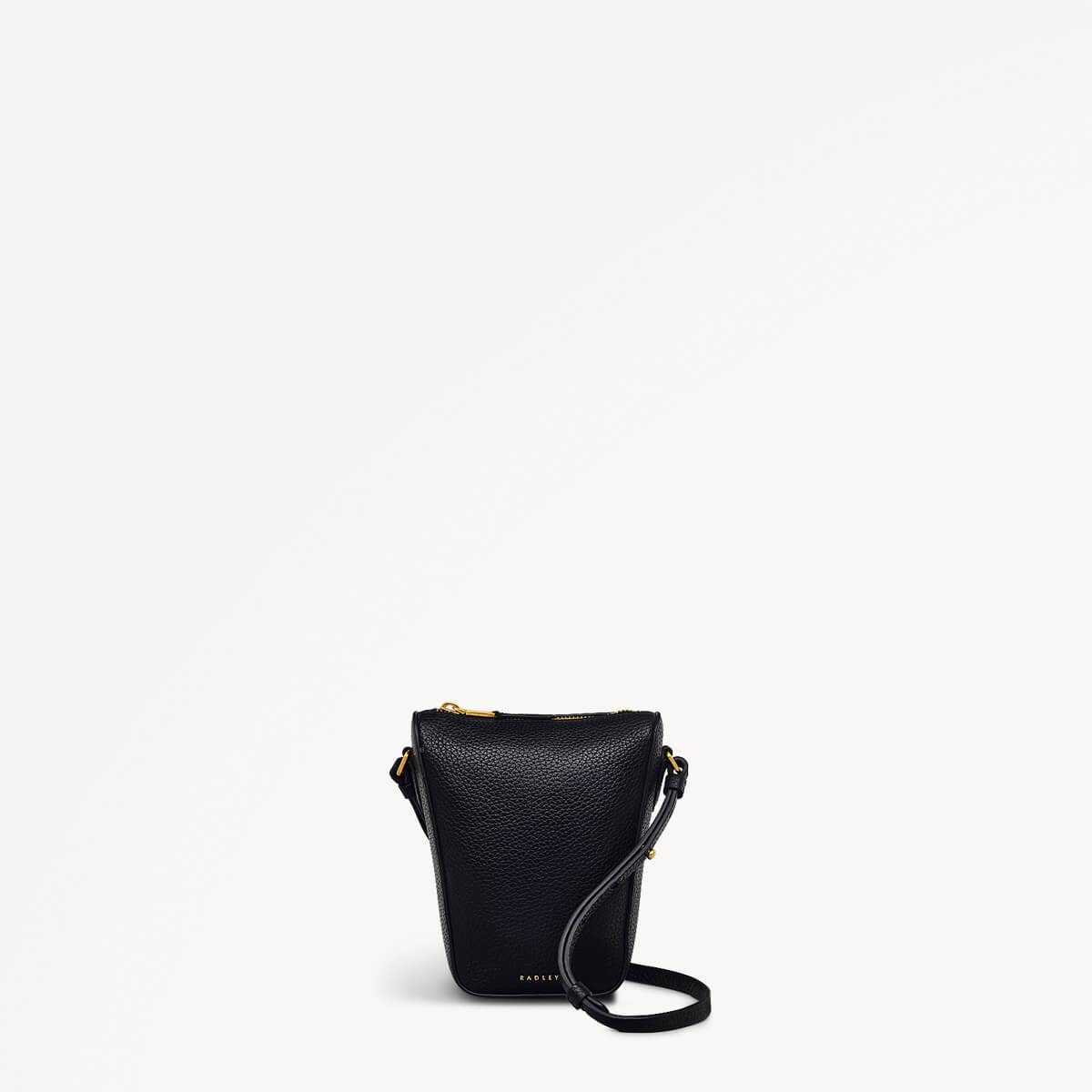 Oak Street Leather Medium Phone Crossbody in Black - 110215