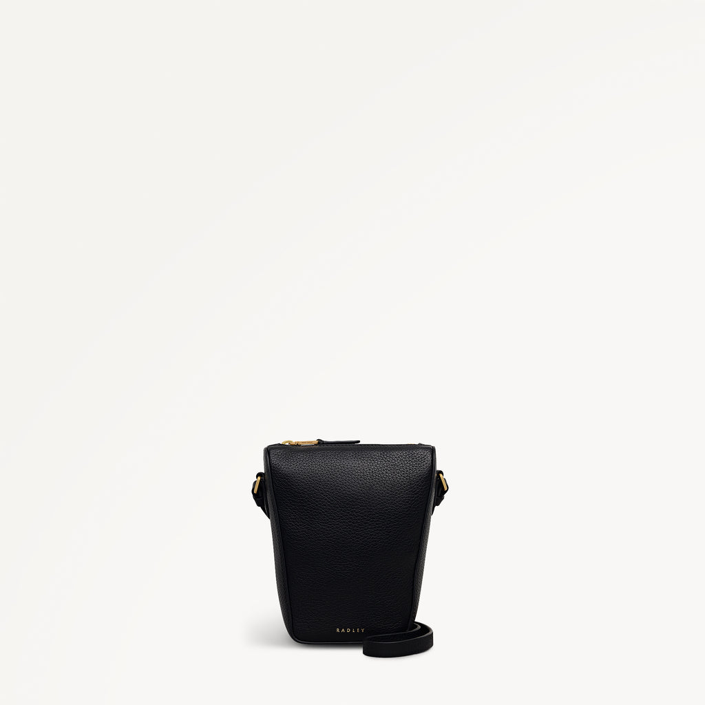 Oak Street Medium Phone Crossbody in Black - 110244