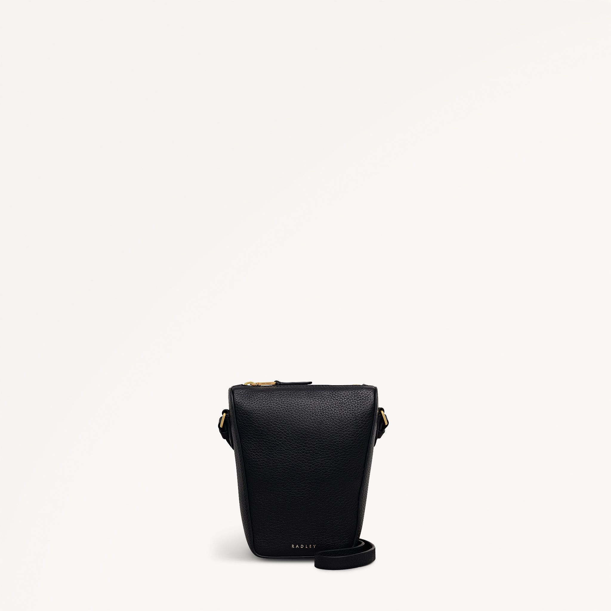 Oak Street Medium Phone Crossbody in Black - 110244