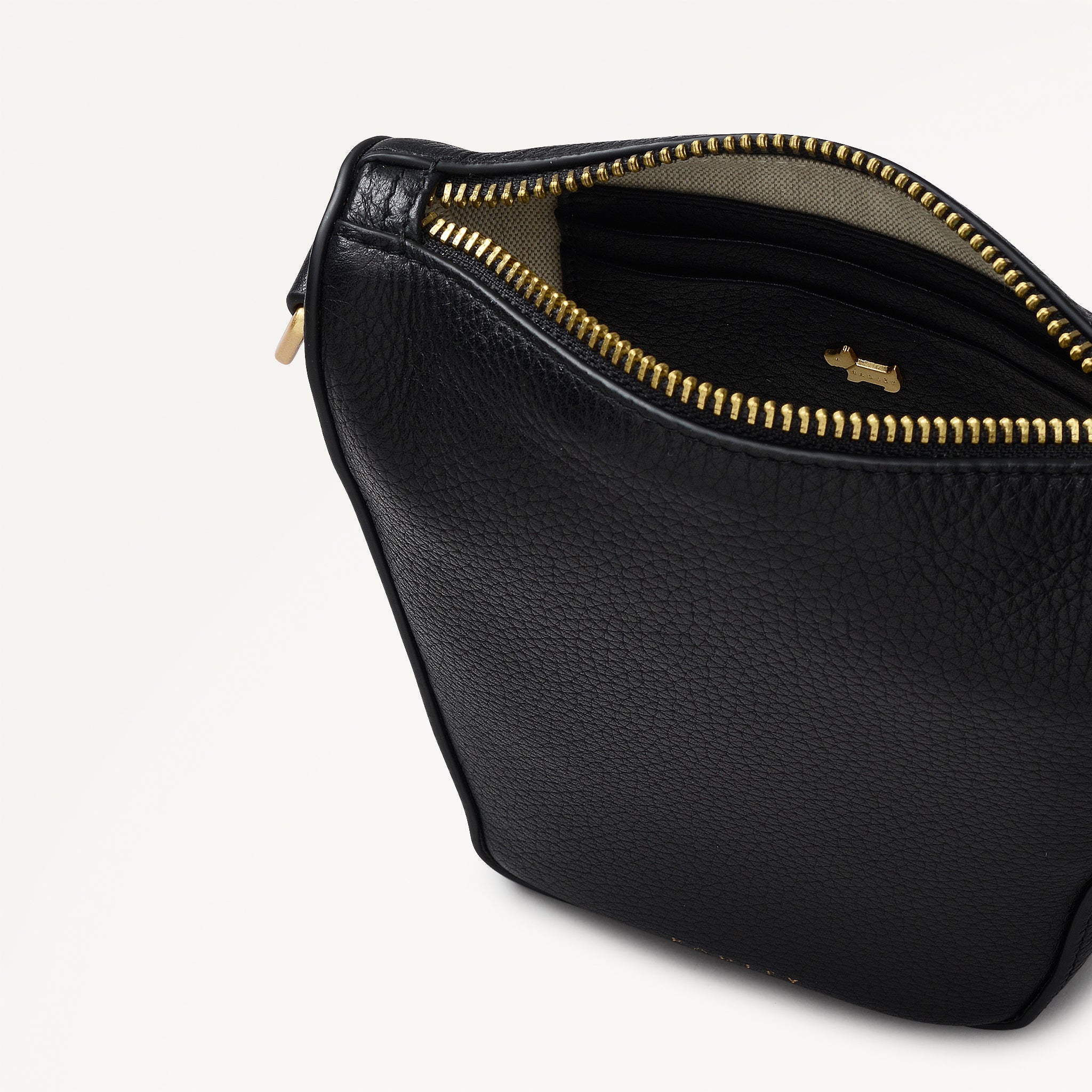 Oak Street Medium Phone Crossbody in Black - 110244