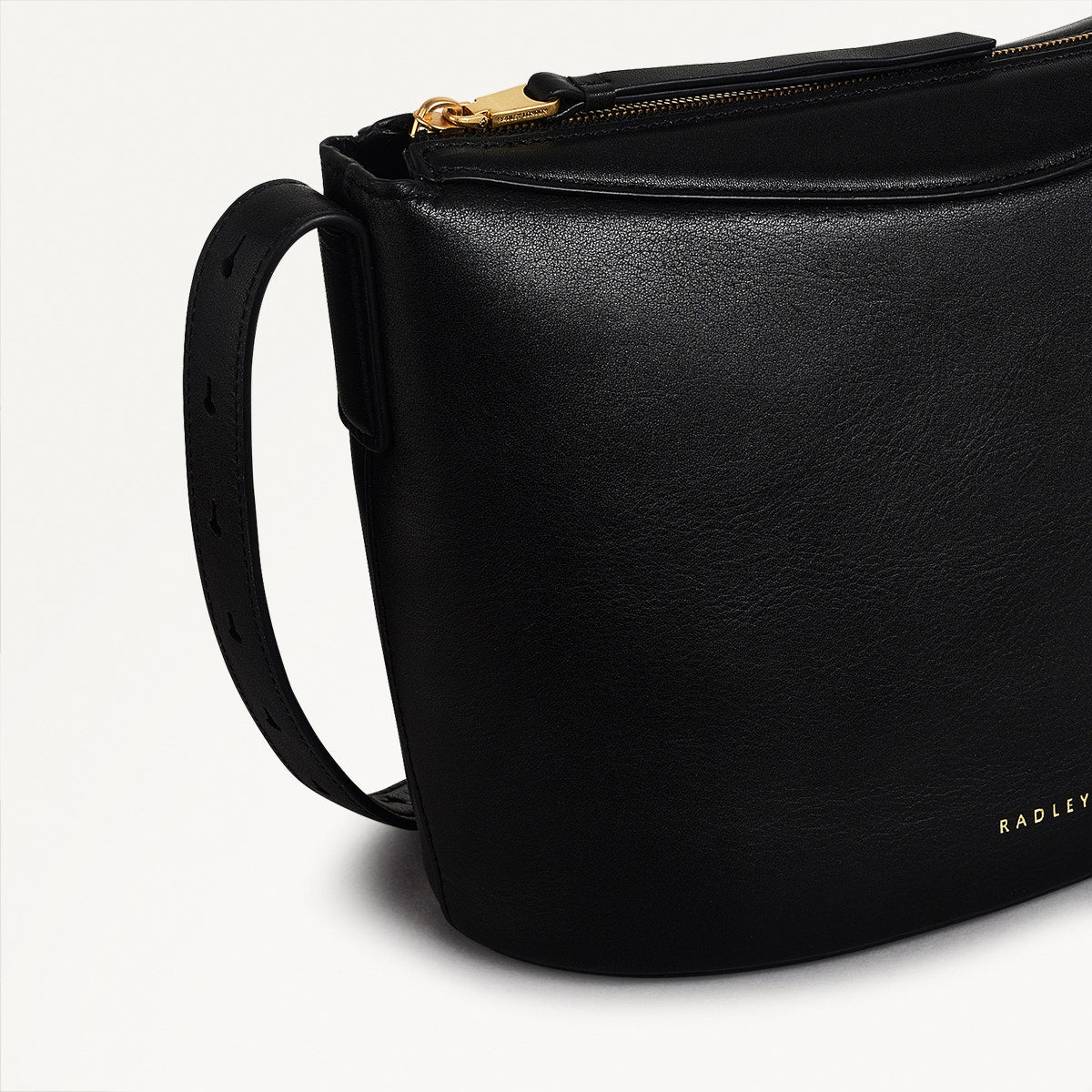bibiy COLENNE TOP ブラック Small Zip-Top Crossbody Black | The Kensal Collection SS25 | Radley