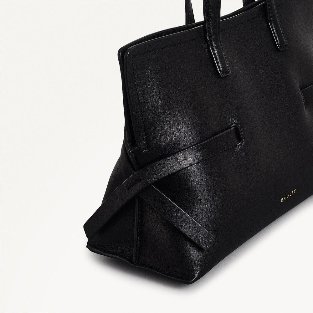 Fleet Street Leather Small Open Top Crossbody Bag in Black - 110306