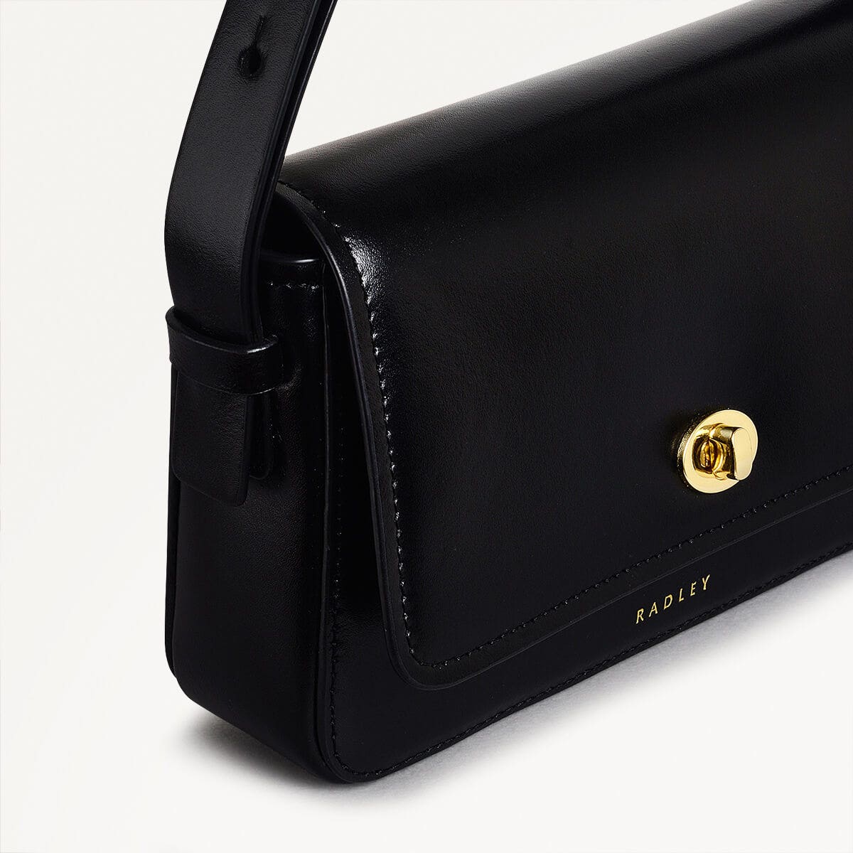 Black Small Flapover Shoulder | Magpie Lane Ss25 | Radley