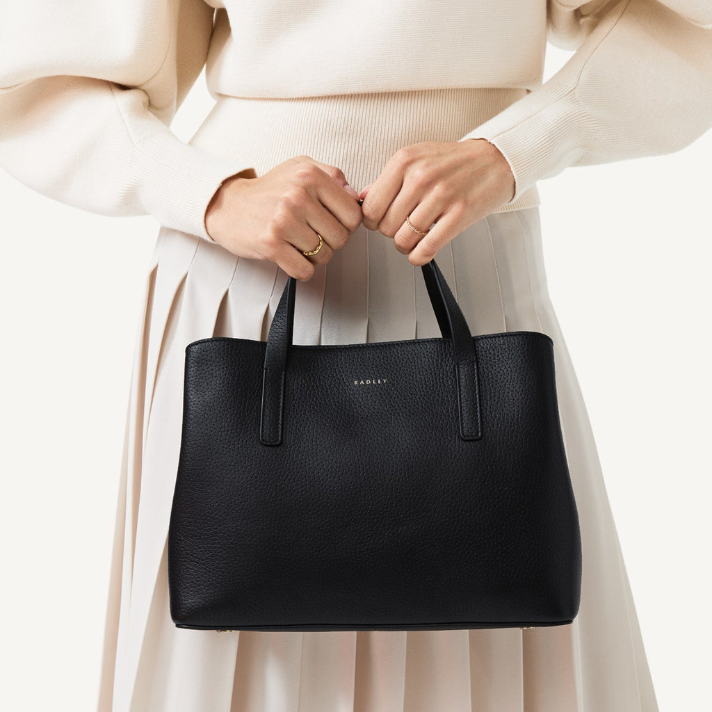 Dukes Place Leather Medium Ziptop Grab Bag in Black - 110419