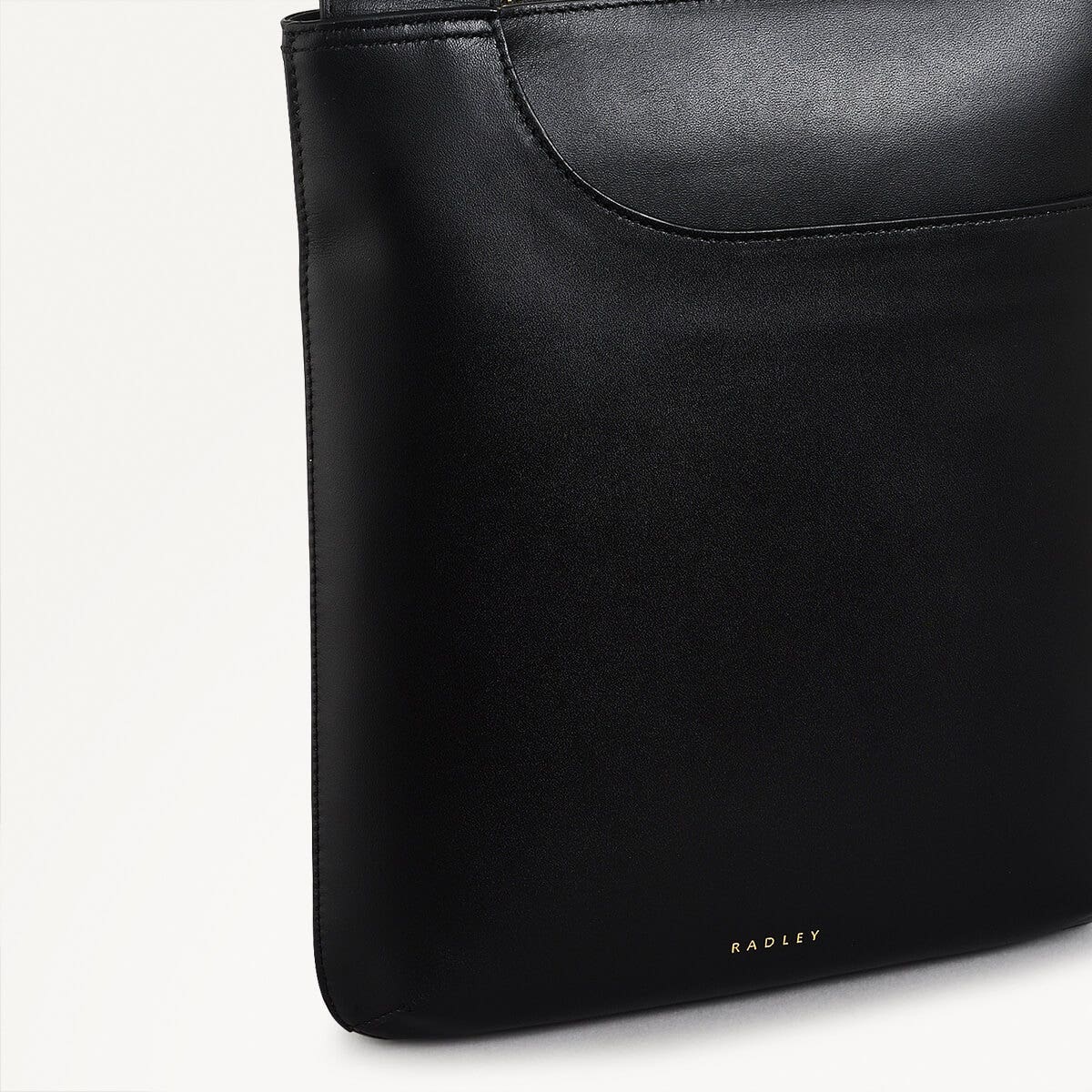 Pockets Leather Medium Ziptop Cross Body Bag in Black - 110618