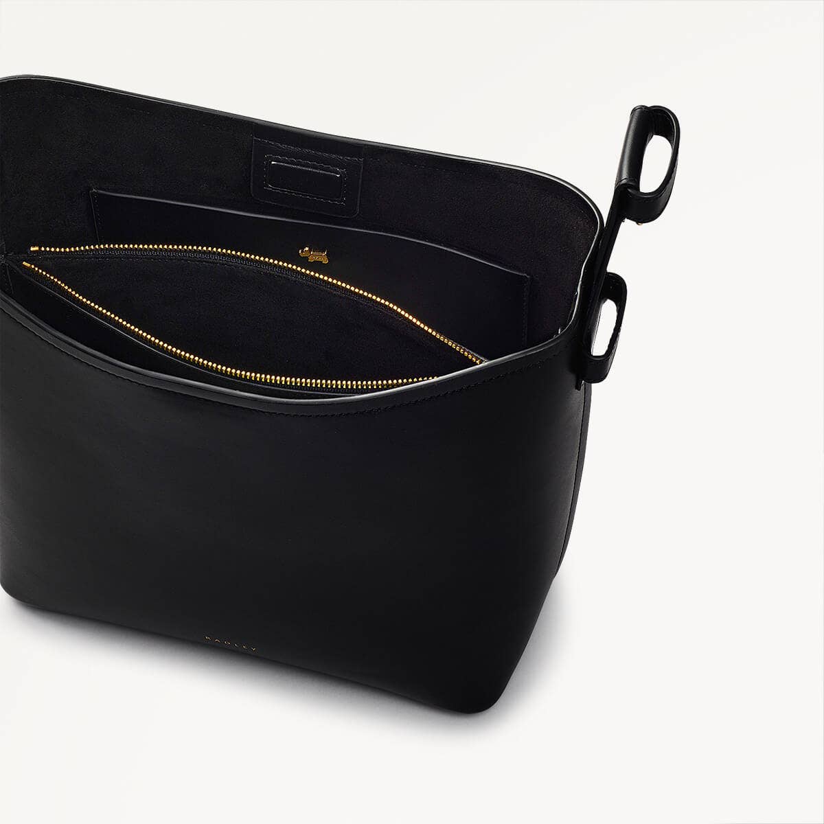 ブラックレザー メイクアップバッグ Medium Clamshell Makeup Bag | Full grain leather, compact beauty