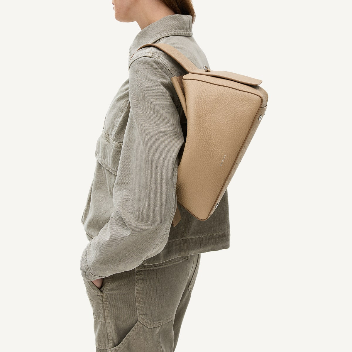 De Beauvoir Leather Medium Ziptop Grab Bag in Stone - 110680