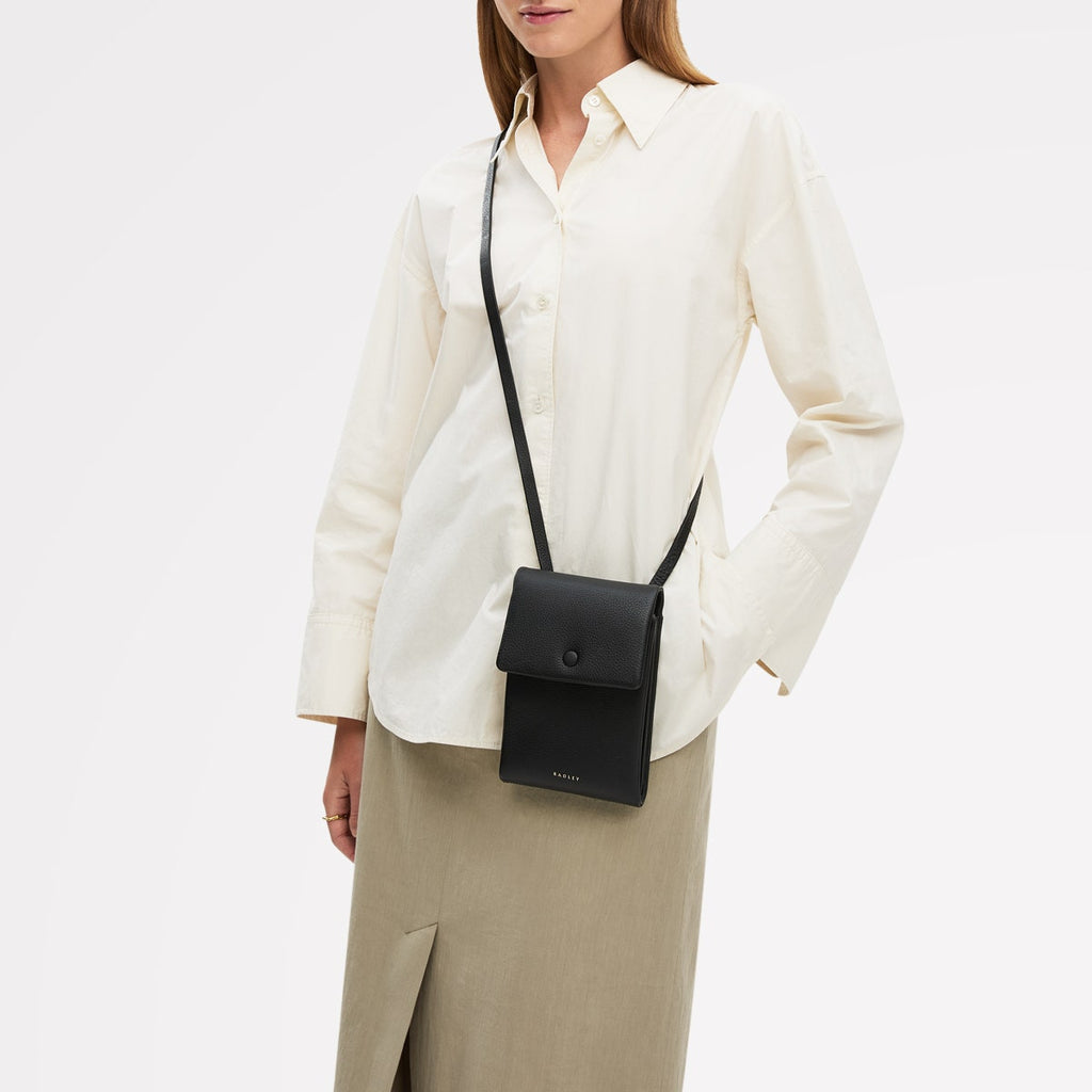 Mallow Street Leather Medium Phone Cross Body in Black - 110770