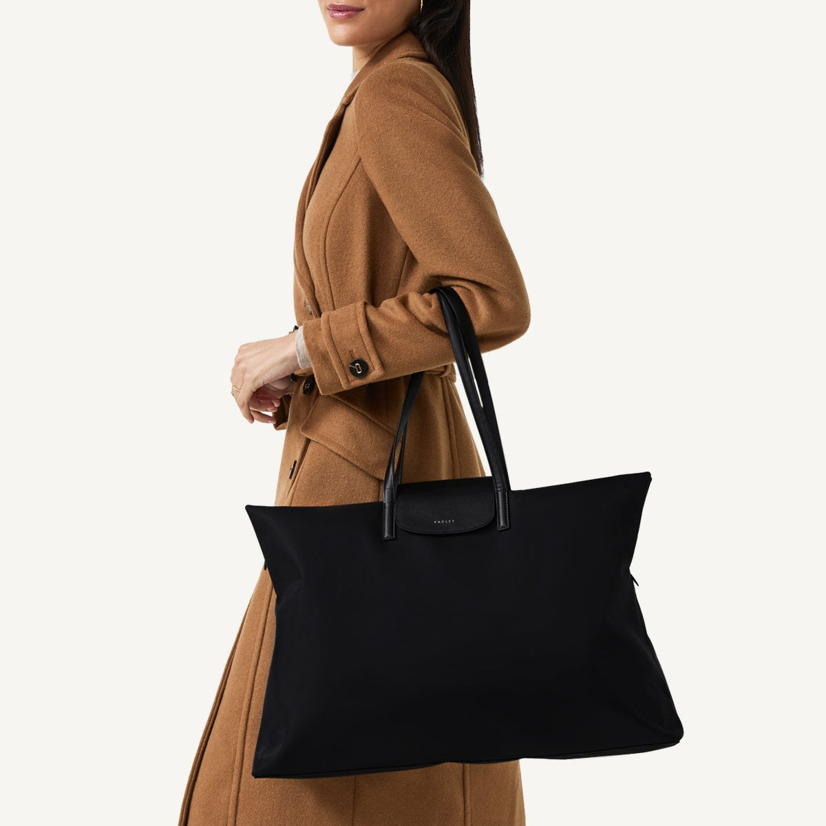 トップス GDC Weekend Setup Black Lsize Black Fabric Large Shoulder Bag | Pocket Essentials SS25 | Radley