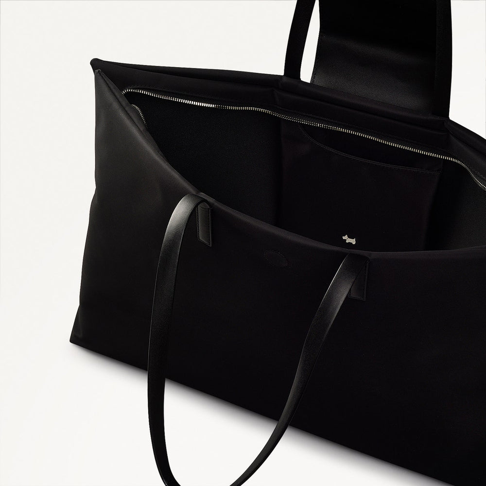 Pocket Essentials Large Ziptop Shoulder Black - 110820