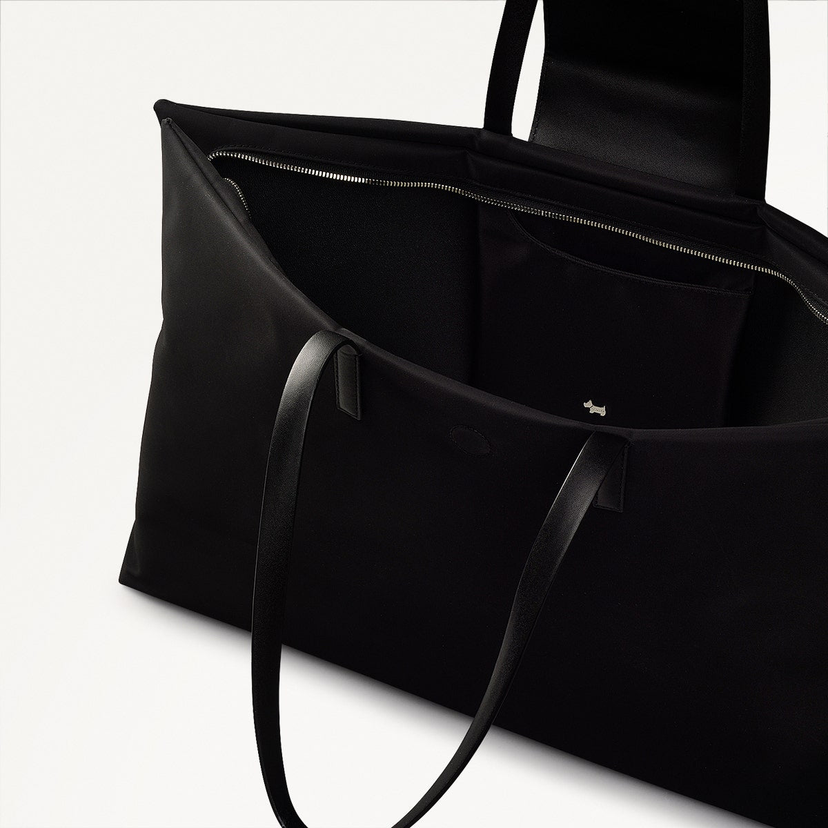 Pocket Essentials Large Ziptop Shoulder Black - 110820