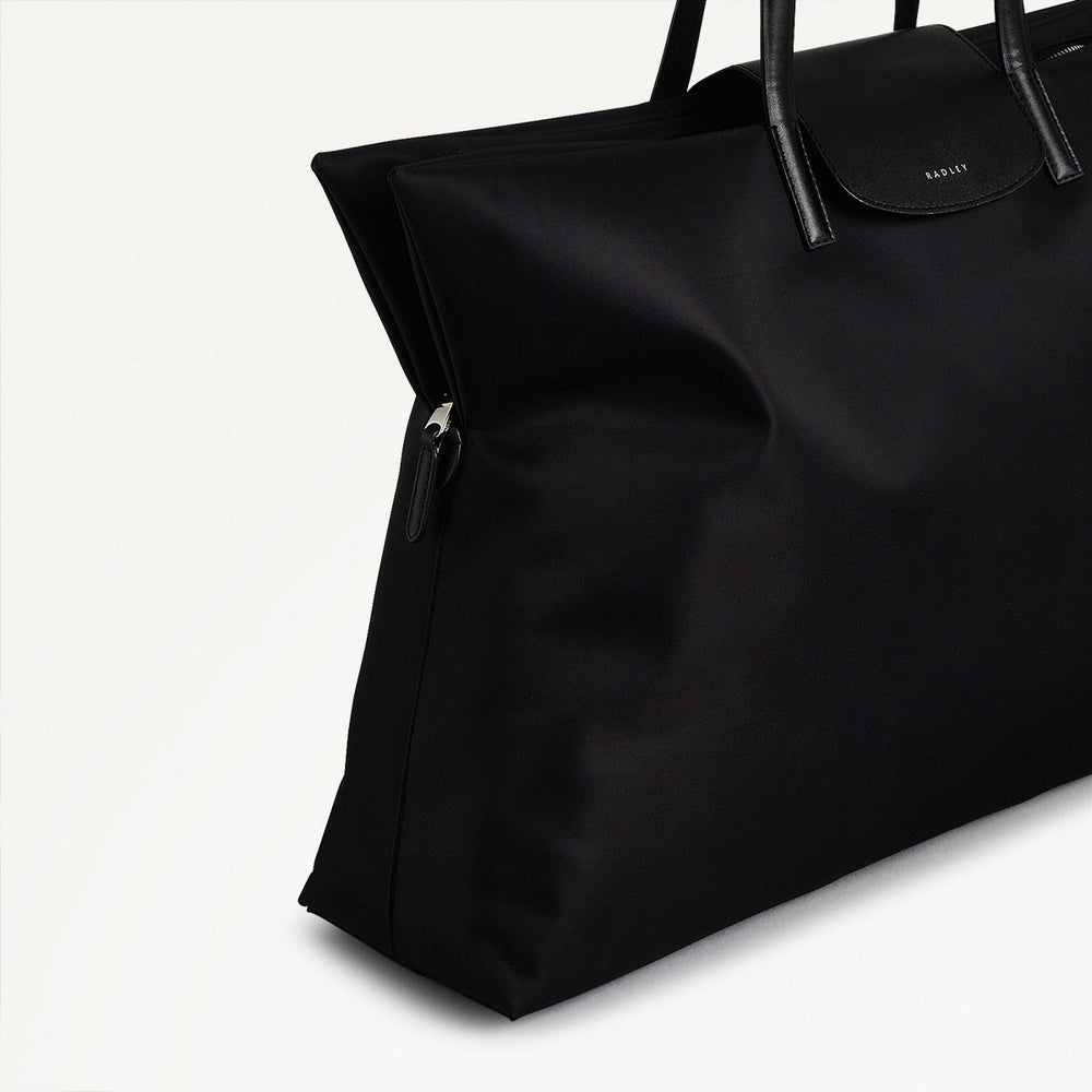 Pocket Essentials Large Ziptop Shoulder Black - 110820