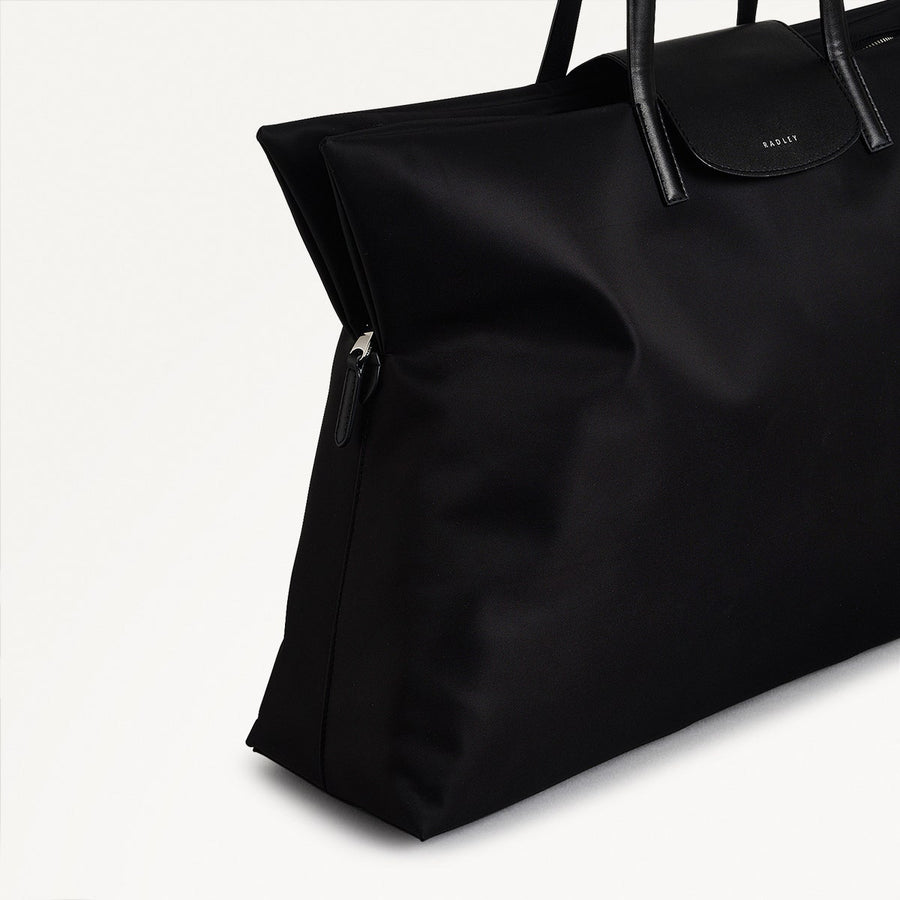 Pocket Essentials Large Ziptop Shoulder Black - 110820