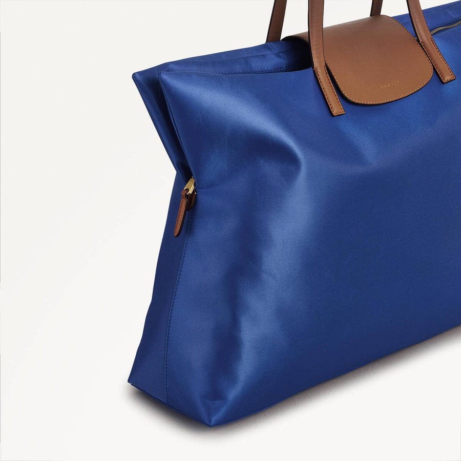 Pocket Essentials Leather Medium Ziptop Backpack in Black - 110822