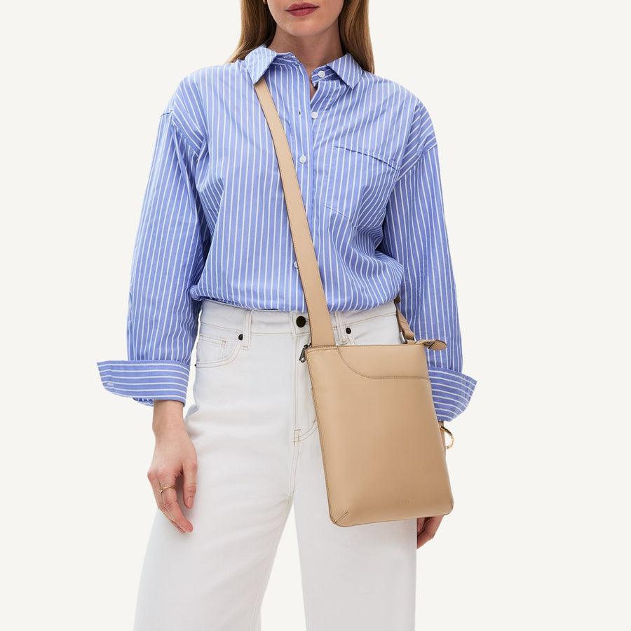 Pockets Medium Ziptop Cross Body Stone - 110829