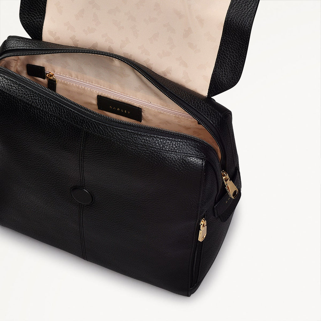 Lorne Close Leather Large Flapover Backpack in Black - 110937
