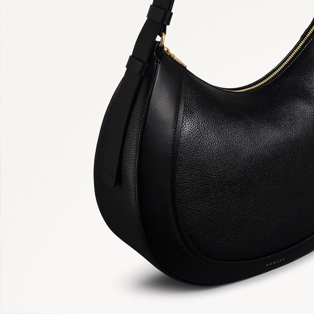 Merchant Hall Leather Large Ziptop Shoulder Bag in Black - 111200