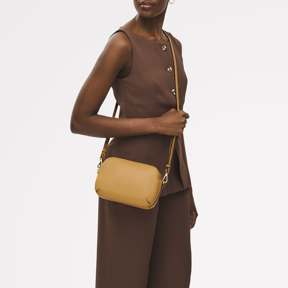 Dukes Place Leather Medium Ziptop Cross Body Bag in Pecan - 111380