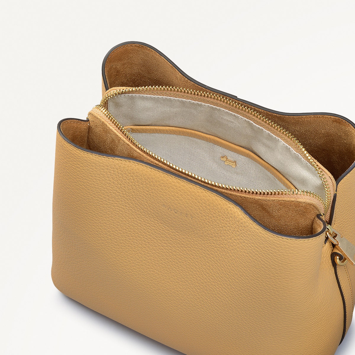 Dukes Place Leather Medium Compartment Cross Body Bag in Pecan - 111381