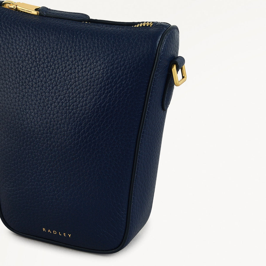 Oak Street Leather Medium Phone Cross Body Bag in Evenfall - 111420