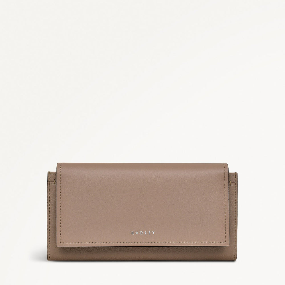 Holmes Avenue Leather Large Flapover Wallet in Latte - 111770
