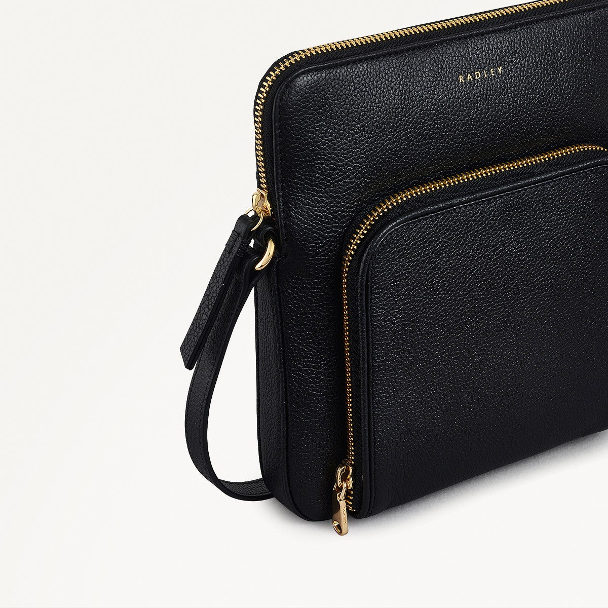 Redford Close Leather Medium Ziptop Cross Body Bag in Black - 111838
