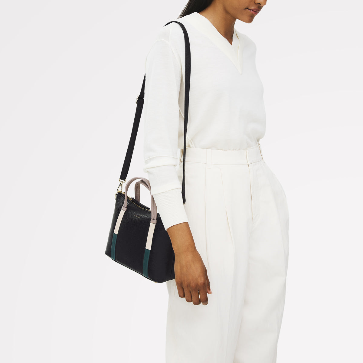 Waterloo Way Small Ziptop Grab Bag in Black - 111919