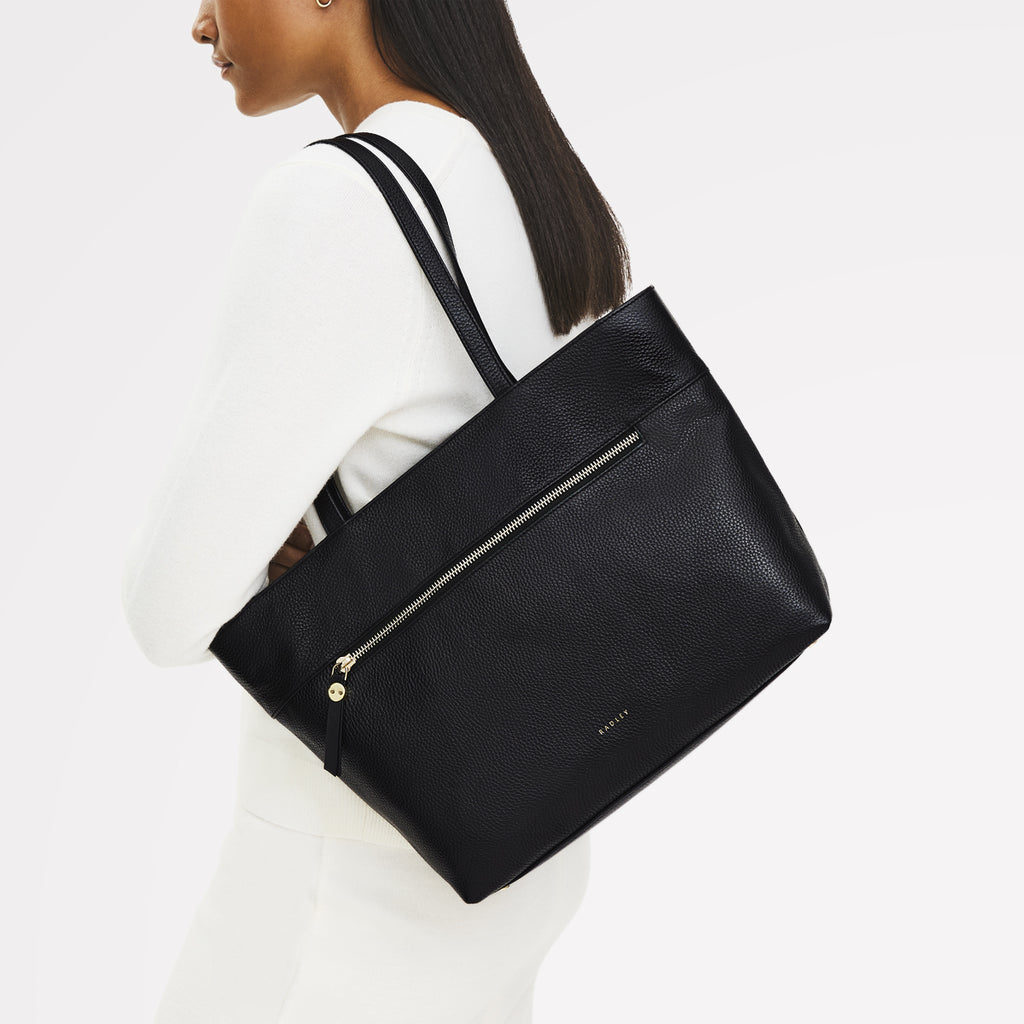 Fountain Road Leather Medium Ziptop Tote Bag in Black - 111964