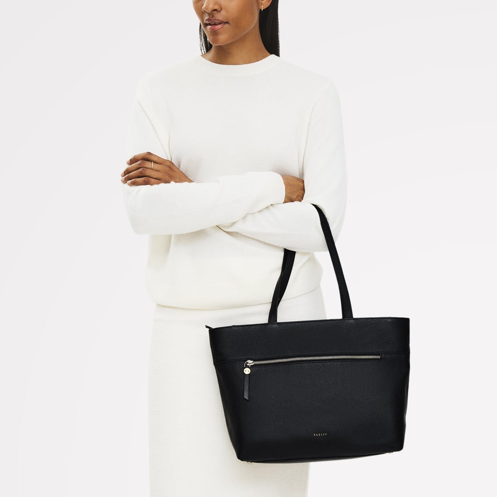 Fountain Road Leather Medium Ziptop Tote Bag in Black - 111964
