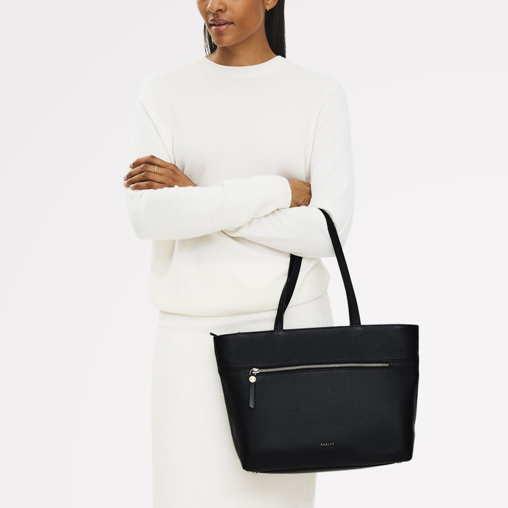 Fountain Road Leather Medium Ziptop Tote Bag in Black - 111964