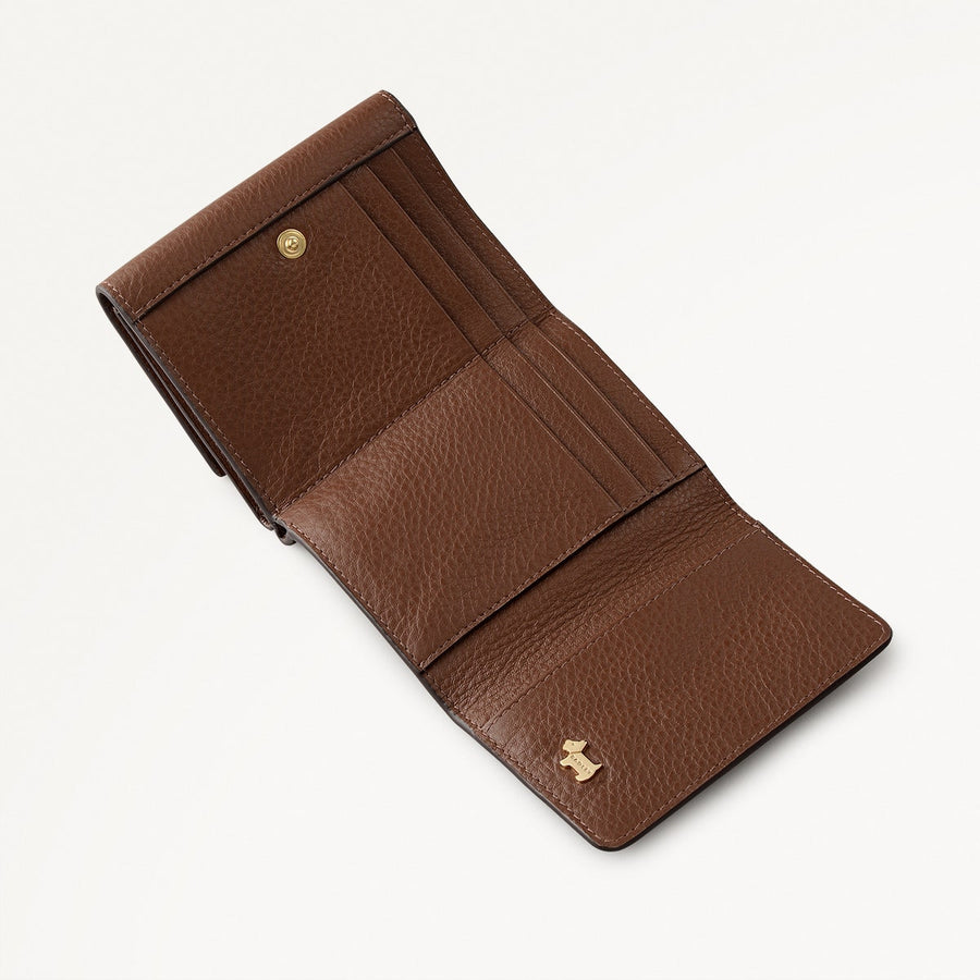 Pockets Small Trifold Wallet in Chocolate - 112044