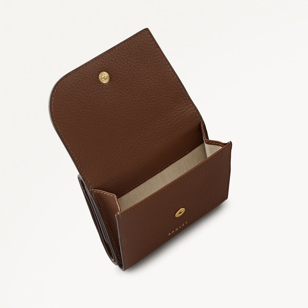 Pockets Small Trifold Wallet in Chocolate - 112044