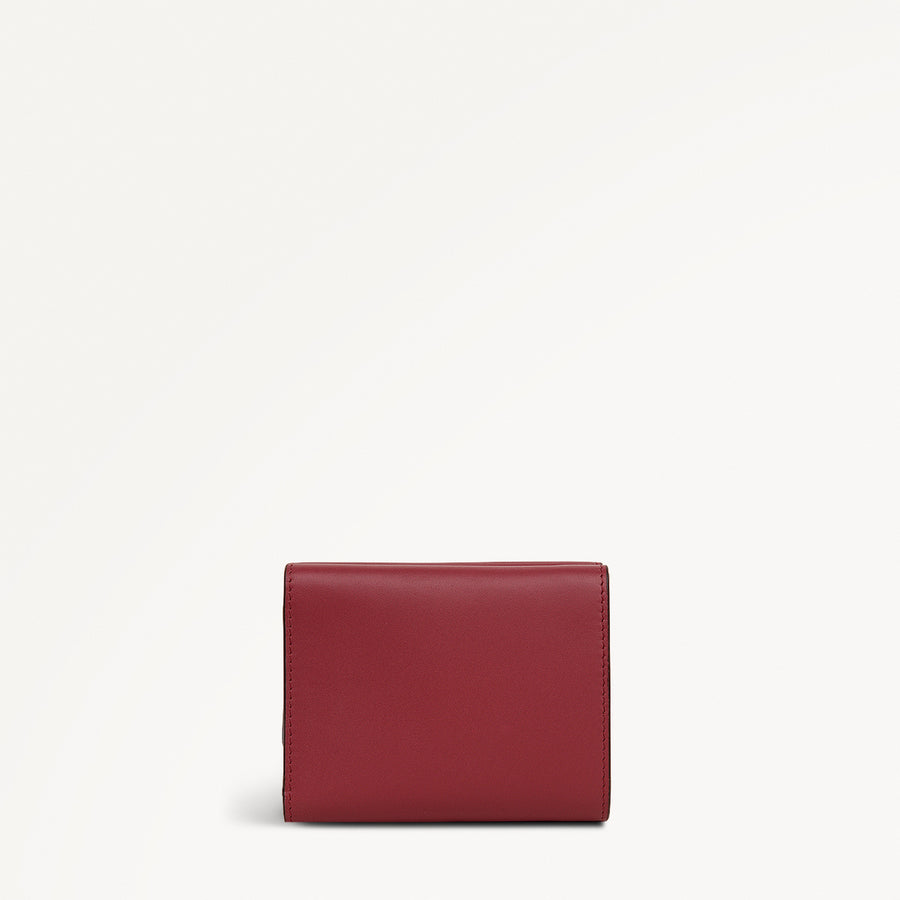 Pockets Leather Small Trifold Wallet in Carmine - 112068