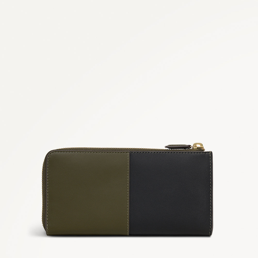 Chilworth Street Leather Large Zip Around Wallet in Black - 112095