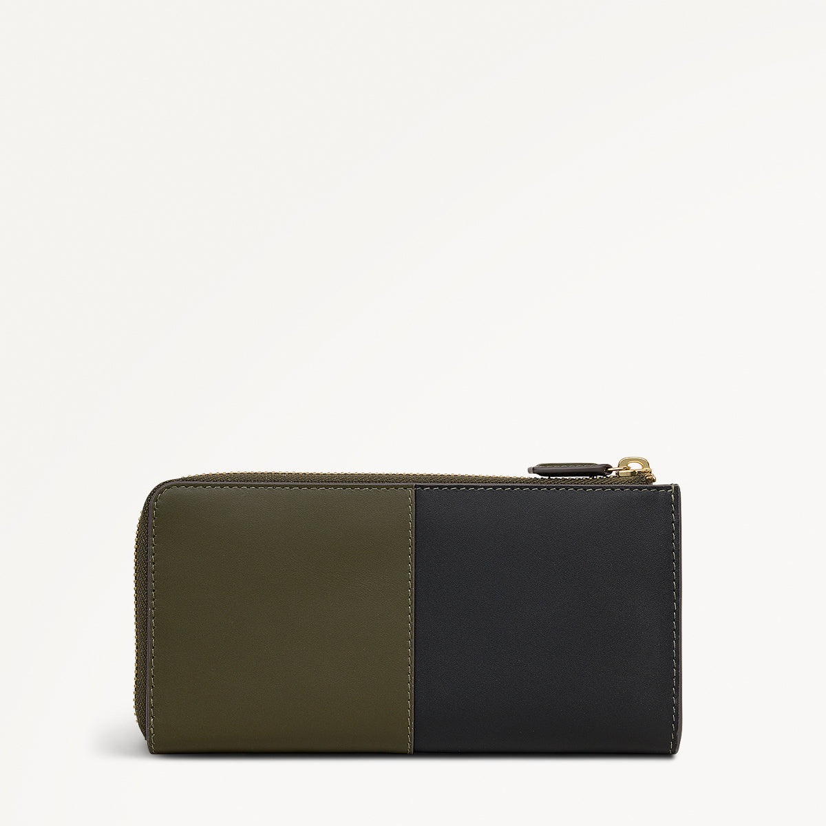 Chilworth Street Leather Large Zip Around Wallet in Black - 112095