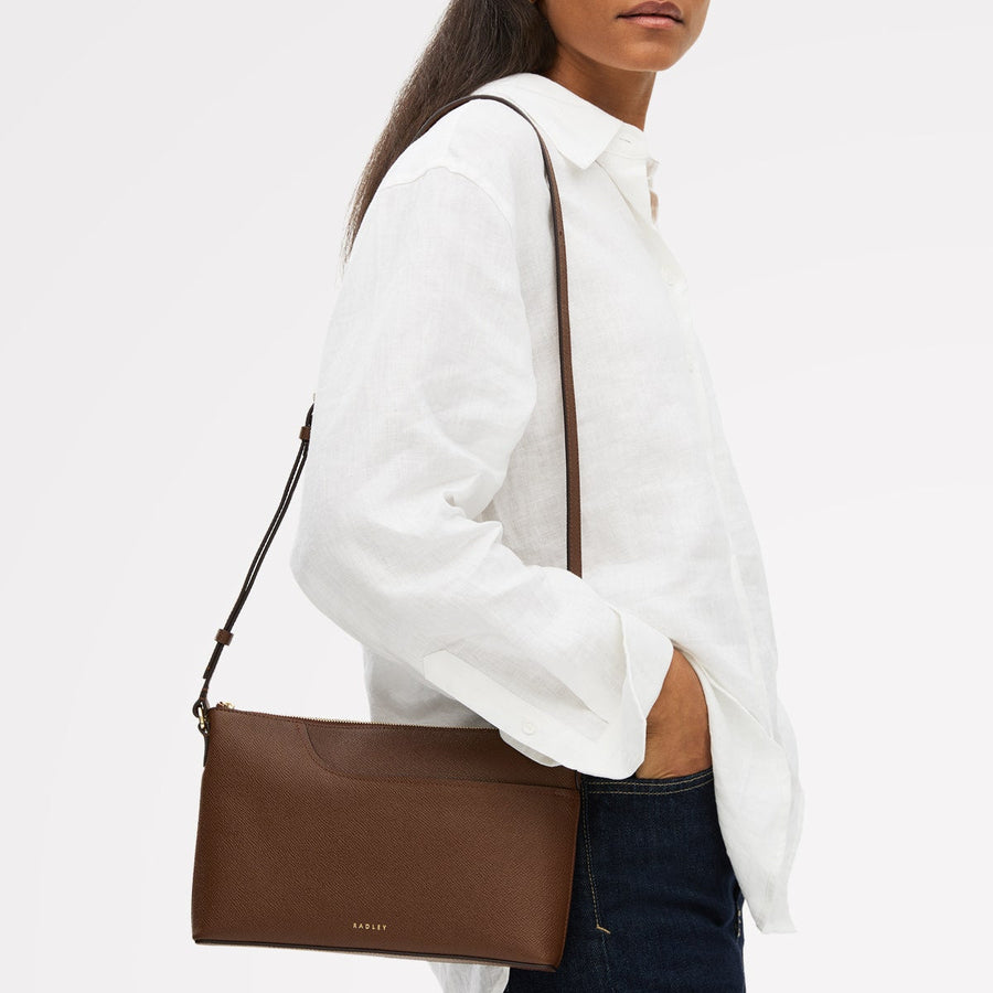 Pockets Leather Medium Ziptop Ew Cross Body Bag in Chocolate - 112141