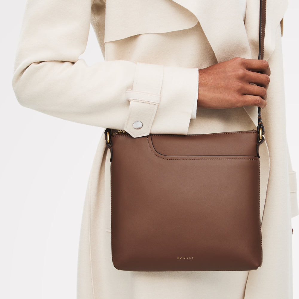 Pockets Leather Small Ziptop NS Cross Body Bag in Saddle - 112154