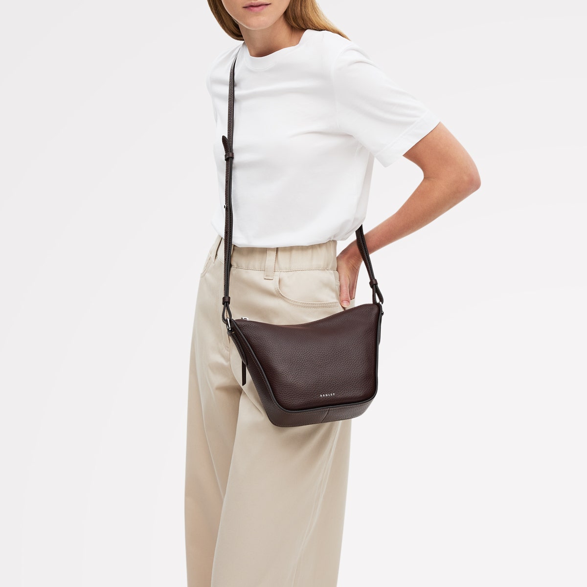 Oak Street Leather Small Ziptop Cross Body Bag in Dark Oak - 112156