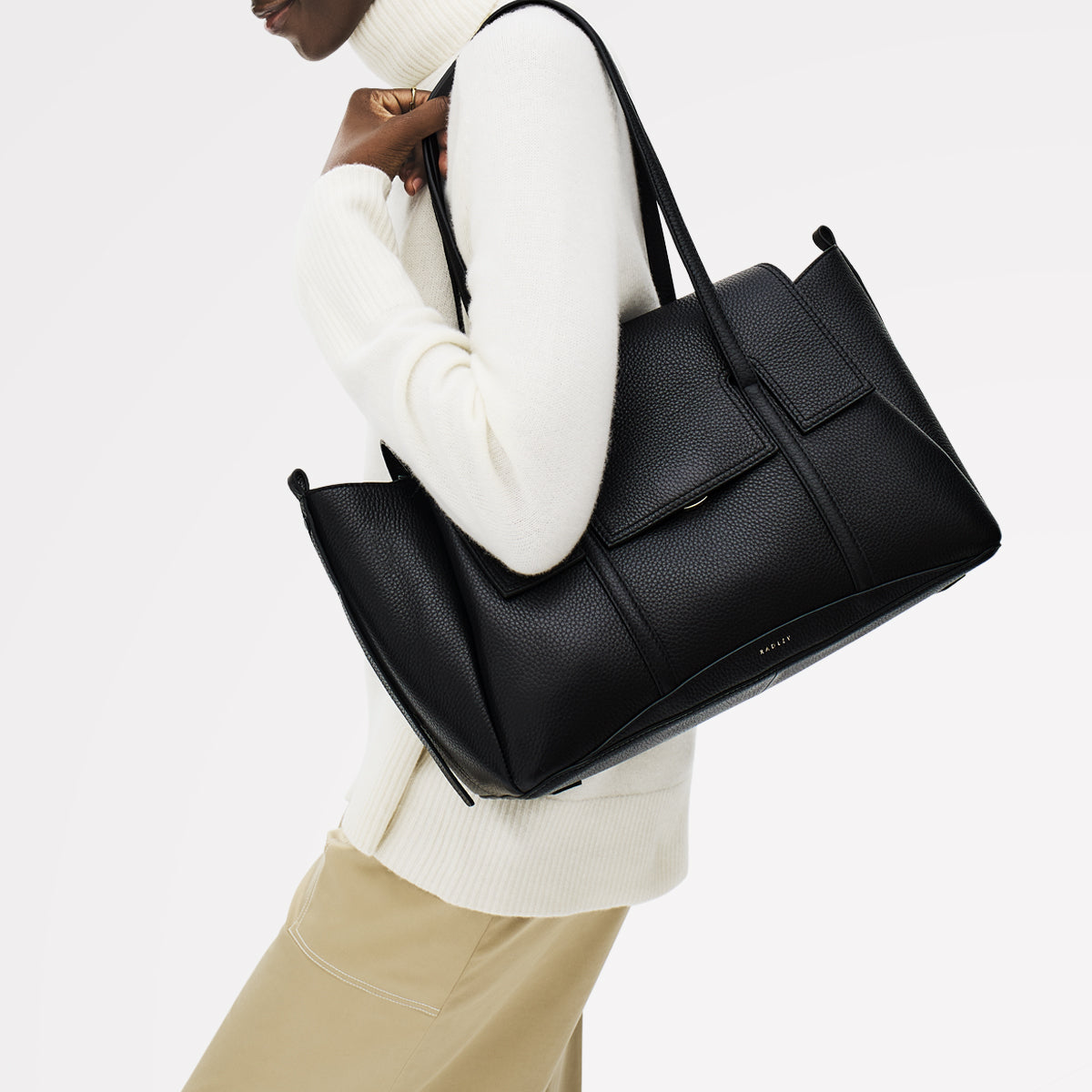 Black Large Flapover Shoulder | The Chancery AW25 | Radley London